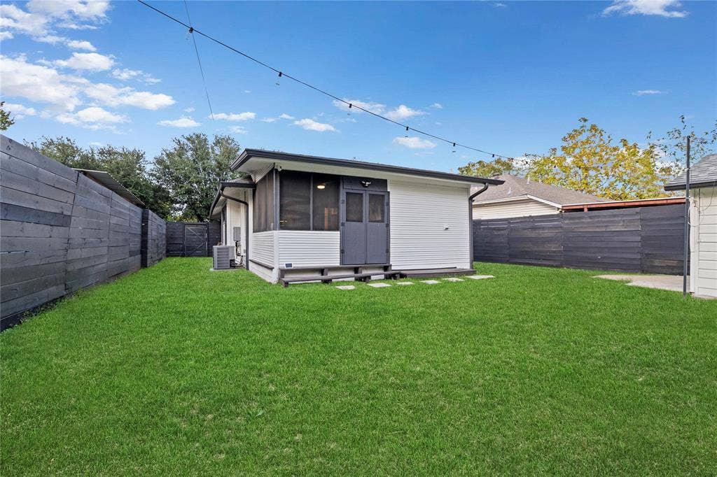 714 Melba Street, Dallas, TX 75208