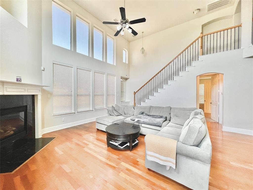 10404 OFFSHORE Drive, Irving, TX 75063 10404 OFFSHORE Drive, Irving, TX 75063