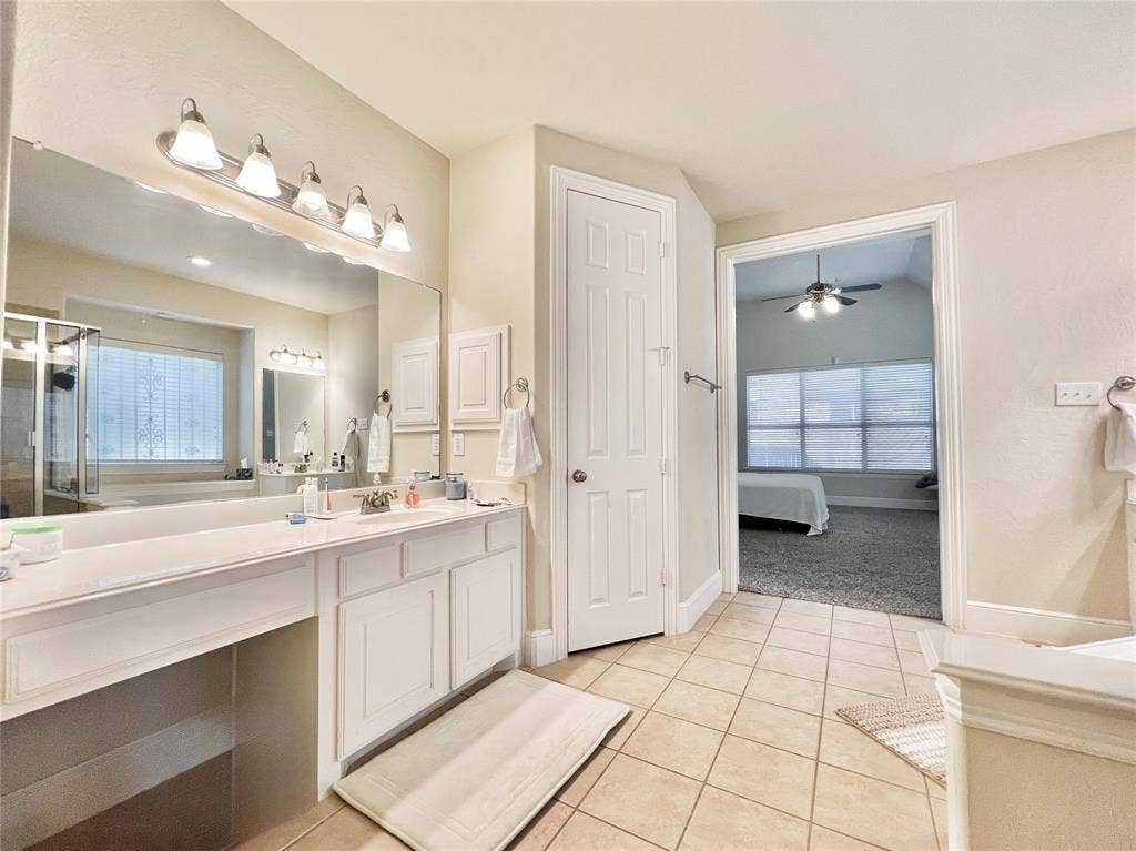 10404 OFFSHORE Drive, Irving, TX 75063 10404 OFFSHORE Drive, Irving, TX 75063