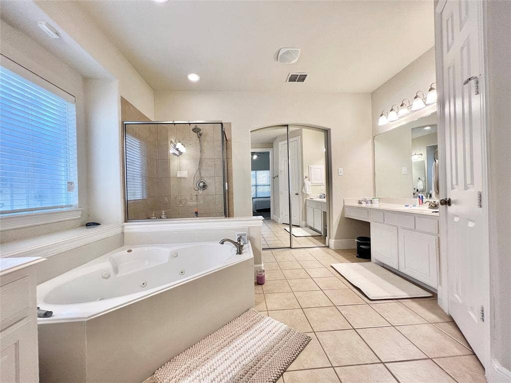 10404 OFFSHORE Drive, Irving, TX 75063 10404 OFFSHORE Drive, Irving, TX 75063