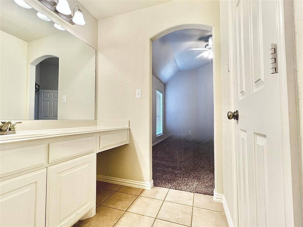 10404 OFFSHORE Drive, Irving, TX 75063 Jack-and-Jill Bathroom