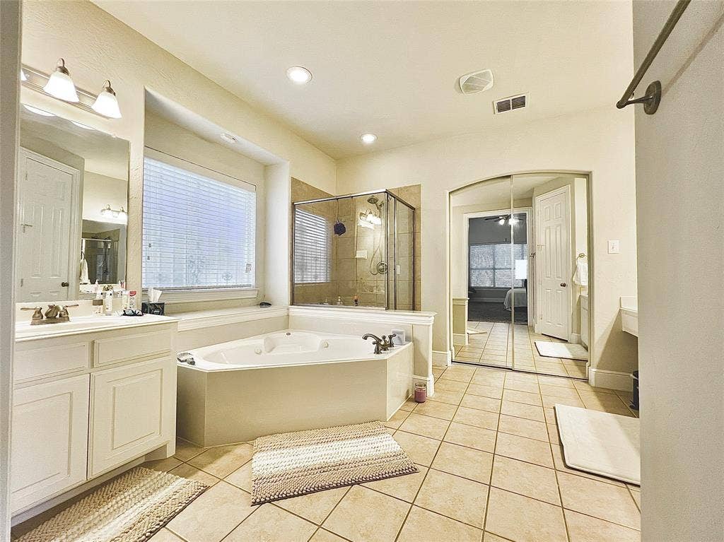 10404 OFFSHORE Drive, Irving, TX 75063 10404 OFFSHORE Drive, Irving, TX 75063