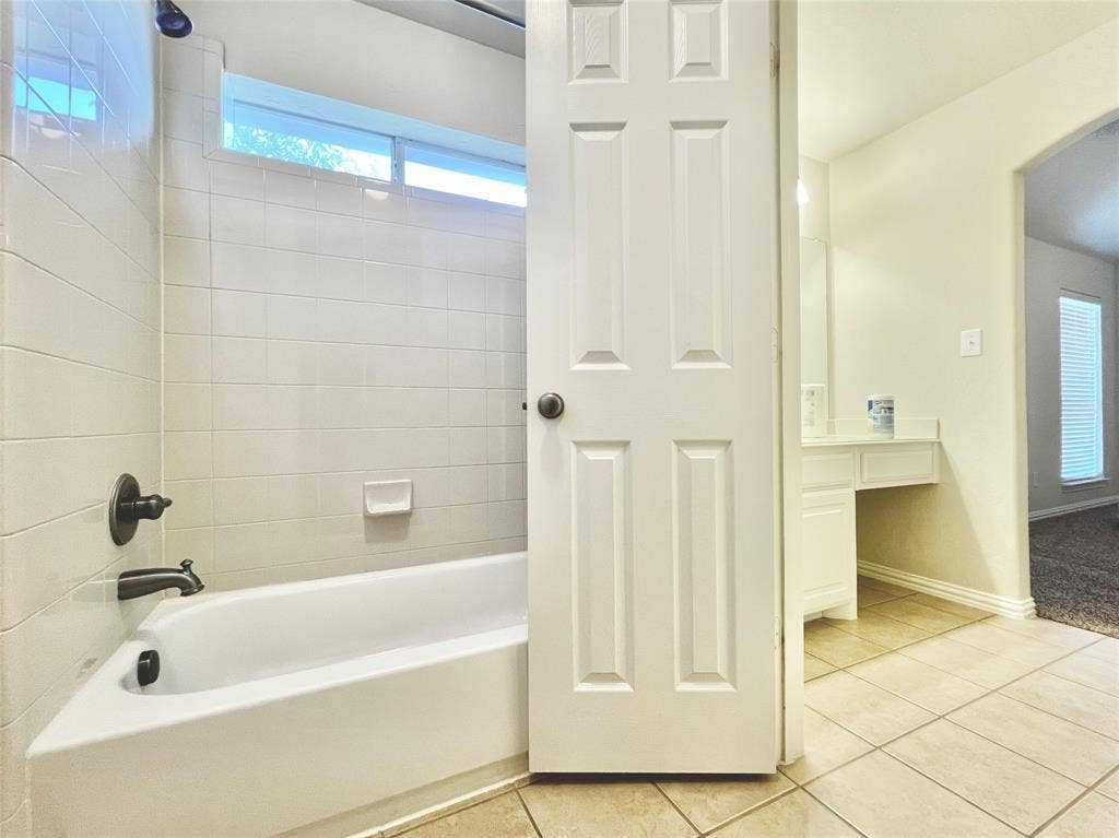10404 OFFSHORE Drive, Irving, TX 75063 Jack-and-Jill Bathroom