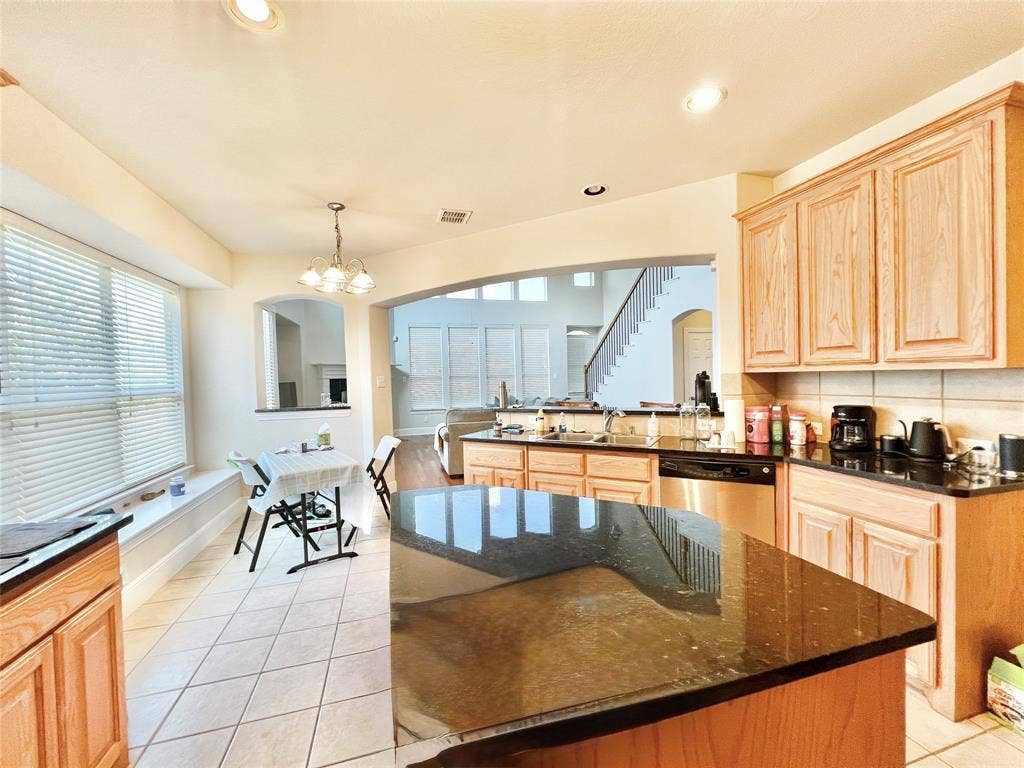 10404 OFFSHORE Drive, Irving, TX 75063 10404 OFFSHORE Drive, Irving, TX 75063