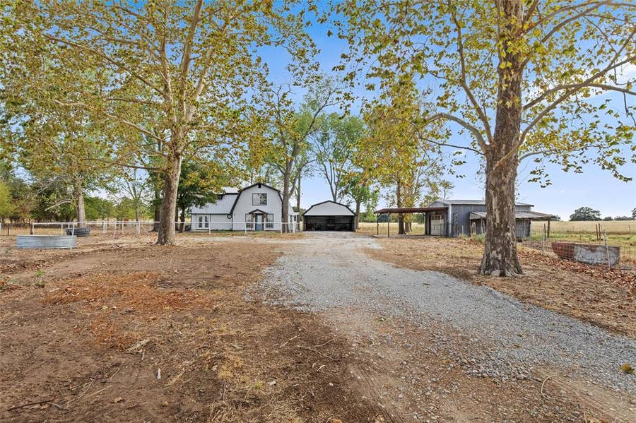 Property photo for 666 County Road 2445, Decatur, TX
