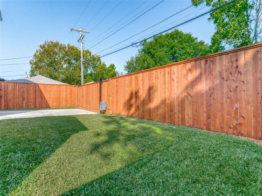 10641 Larchfield Lane, Dallas, TX 75238