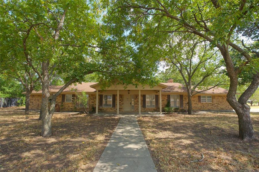 Property photo for 697 N Fm 373, Muenster, TX