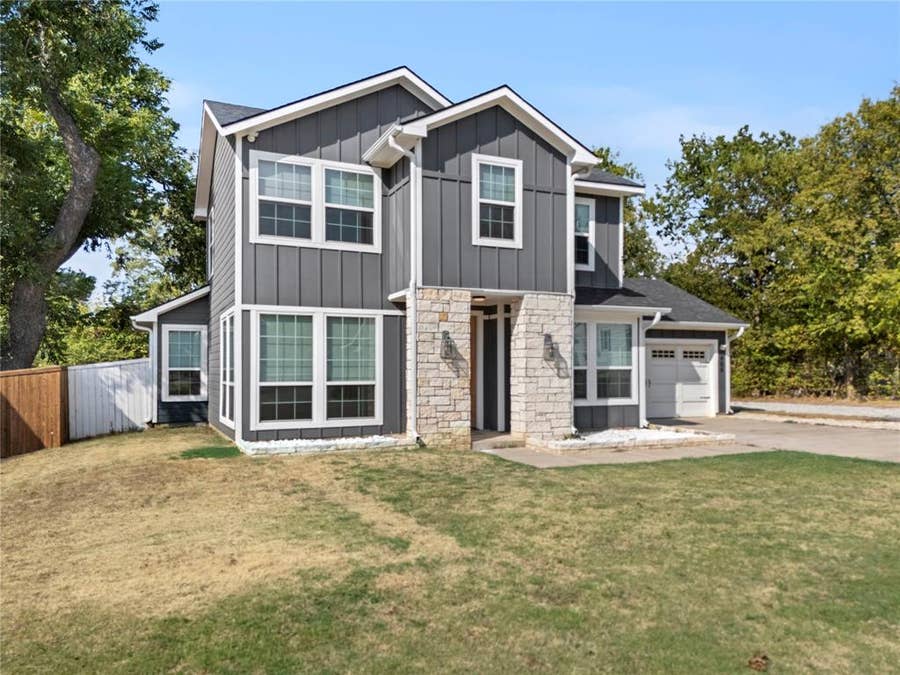 Property photo for 406 William Street, Pottsboro, TX