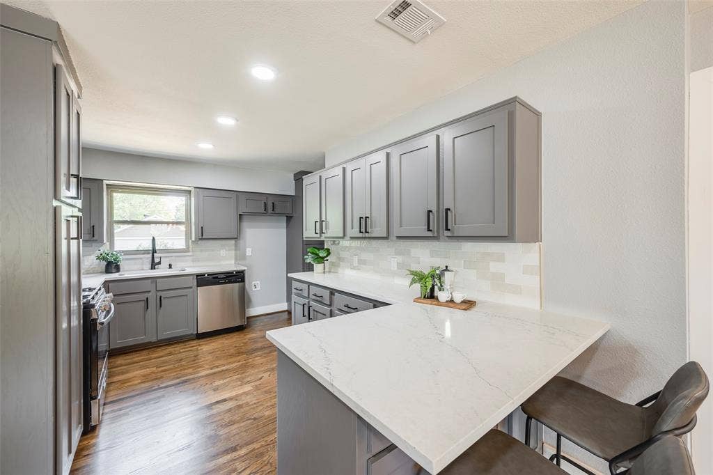 10864 Ruth Ann Drive, Dallas, TX 75228 10864 Ruth Ann Drive, Dallas, TX 75228