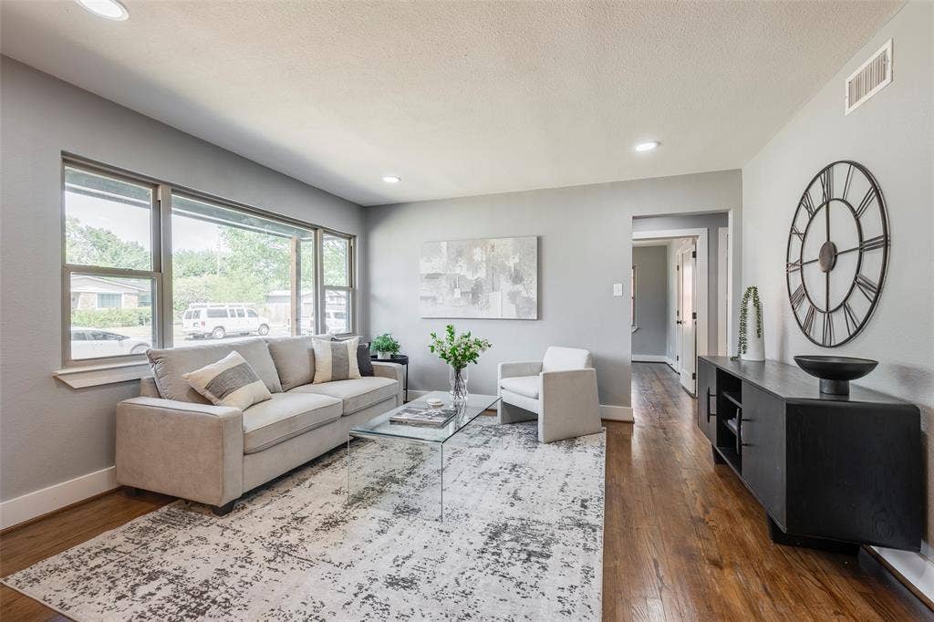 10864 Ruth Ann Drive, Dallas, TX 75228 10864 Ruth Ann Drive, Dallas, TX 75228