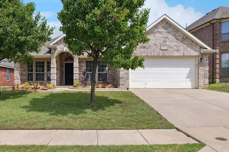 Property photo for 10237 Red Bluff Lane, Fort Worth, TX