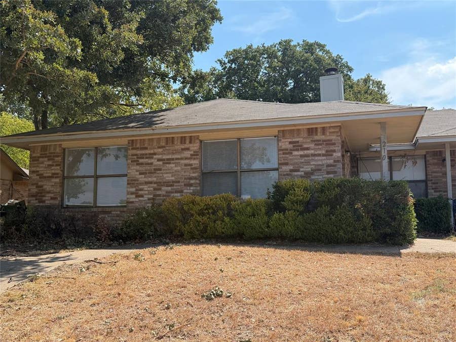 Property photo for 210 Shady Valley Drive, Mansfield, TX