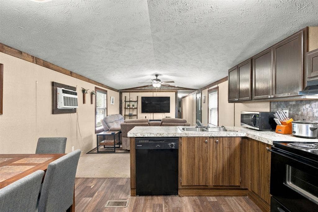 22107 Lakewood Drive, Frankston, TX 75763 22107 Lakewood Drive, Frankston, TX 75763
