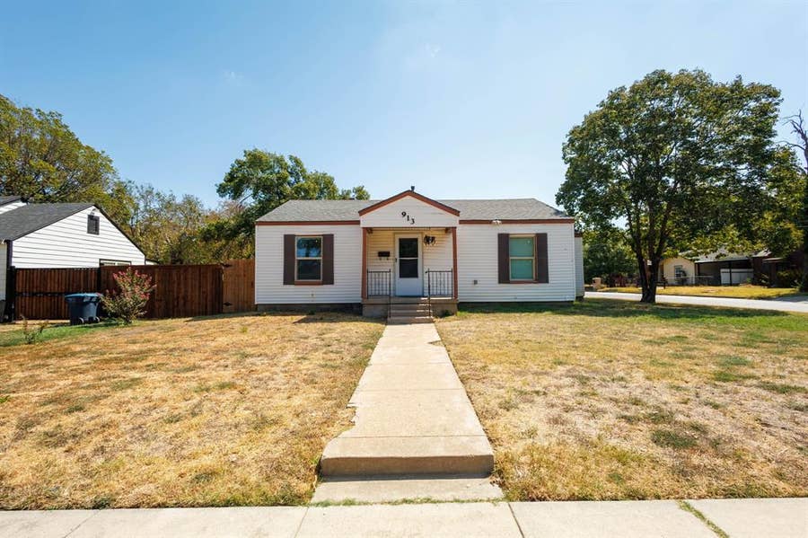 Property photo for 913 S Sargent Street, Fort Worth, TX
