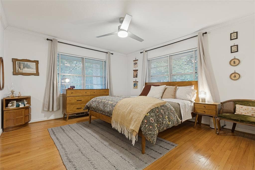737 N Hampton Road, Dallas, TX 75208 The Primary Bedroom combines hardwood floors, abundant natural light and peaceful views into the trees.