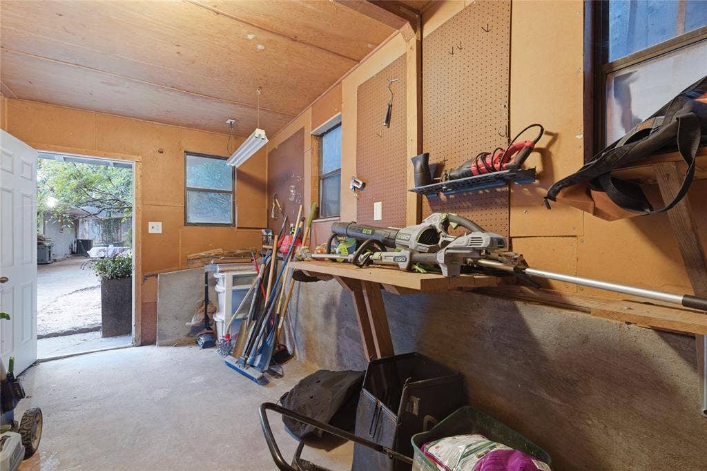 737 N Hampton Road, Dallas, TX 75208 Tucked behind the Garage, the large windowed Workshop has its own entrance and abundant potential for a studio, maker space or serious projects.