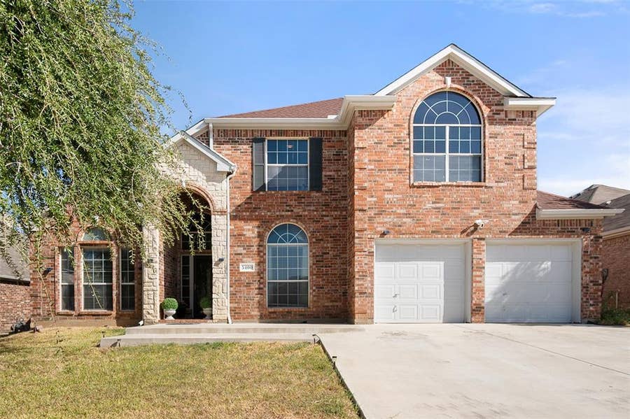 Property photo for 5400 Rolling Meadows Drive, Fort Worth, TX