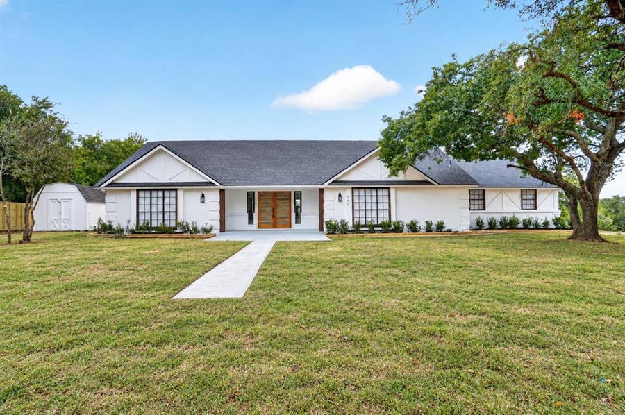 Property photo for 111 Woodcrest Street, Weatherford, TX