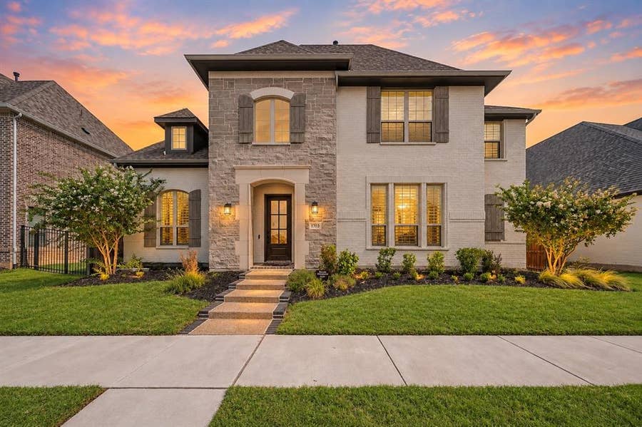 Property photo for 1703 Silver Marten Trail, Arlington, TX