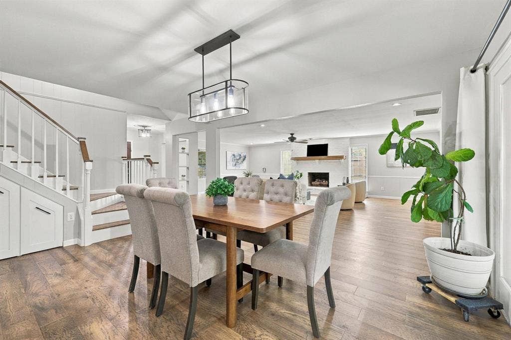 Open dining area flowing into the main living space