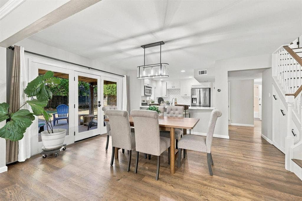 Open dining area flowing into the main living space