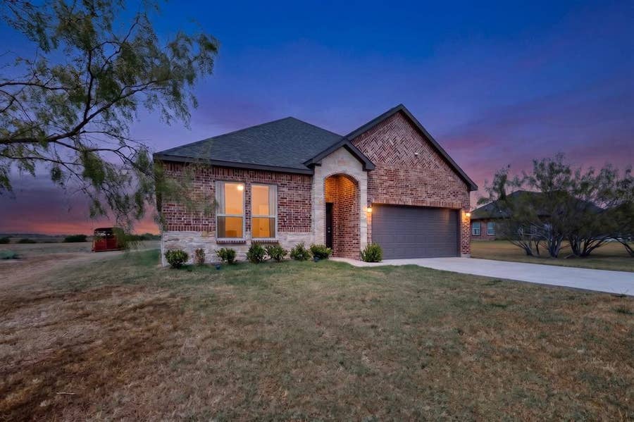 Property photo for 925 Genesis Road, Rice, TX