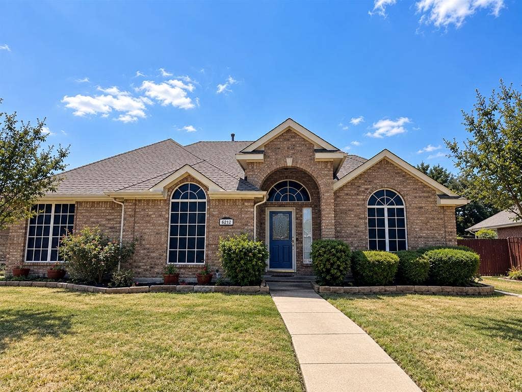 10201 Evergreen Drive, Rowlett, TX 75089 10201 Evergreen Drive, Rowlett, TX 75089