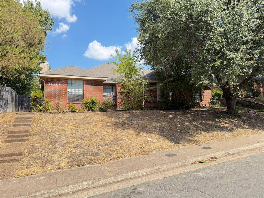 Property photo for 11416 Summertree Lane, Dallas, TX