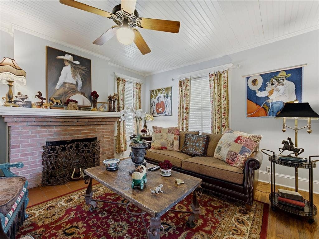 322 W Bridge Street, Granbury, TX 76048 322 W Bridge Street, Granbury, TX 76048