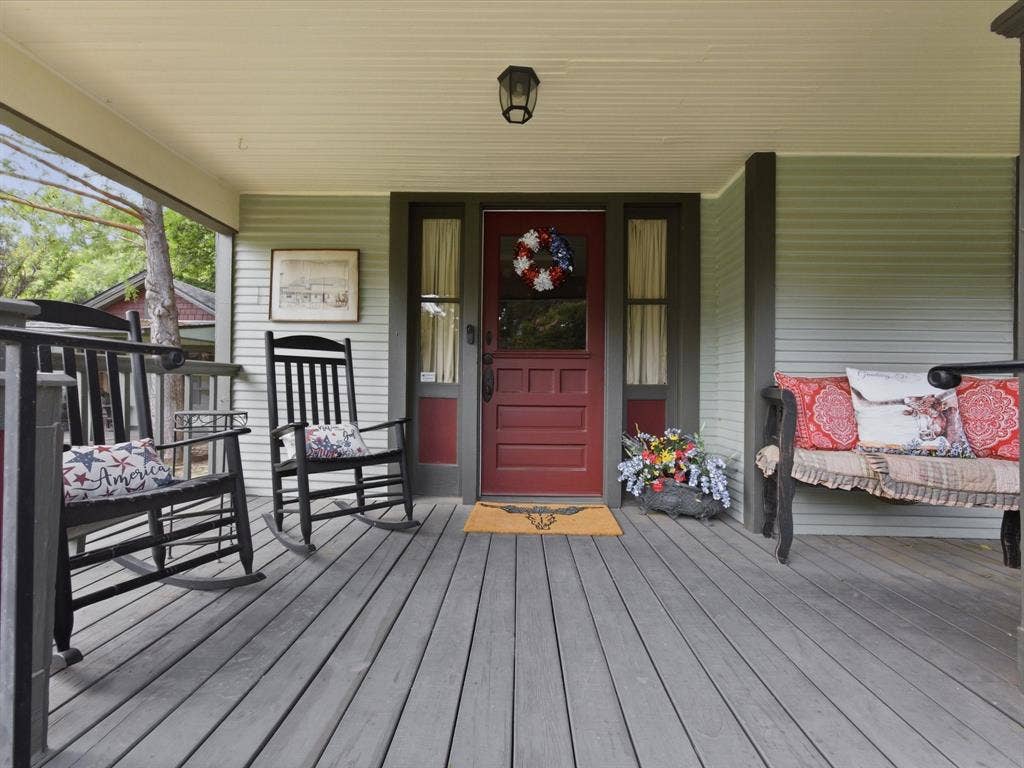322 W Bridge Street, Granbury, TX 76048 322 W Bridge Street, Granbury, TX 76048