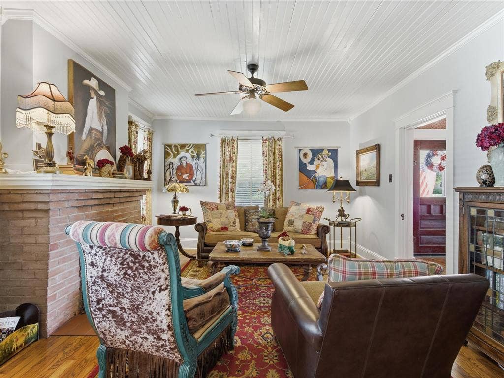 322 W Bridge Street, Granbury, TX 76048 322 W Bridge Street, Granbury, TX 76048
