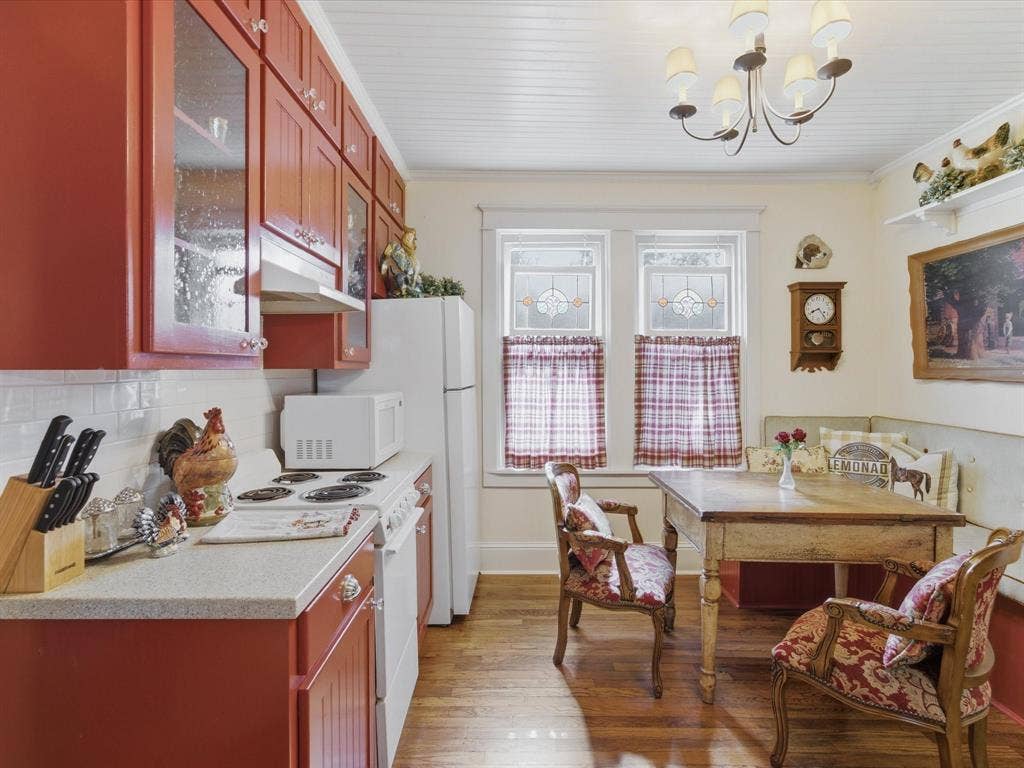 322 W Bridge Street, Granbury, TX 76048 322 W Bridge Street, Granbury, TX 76048