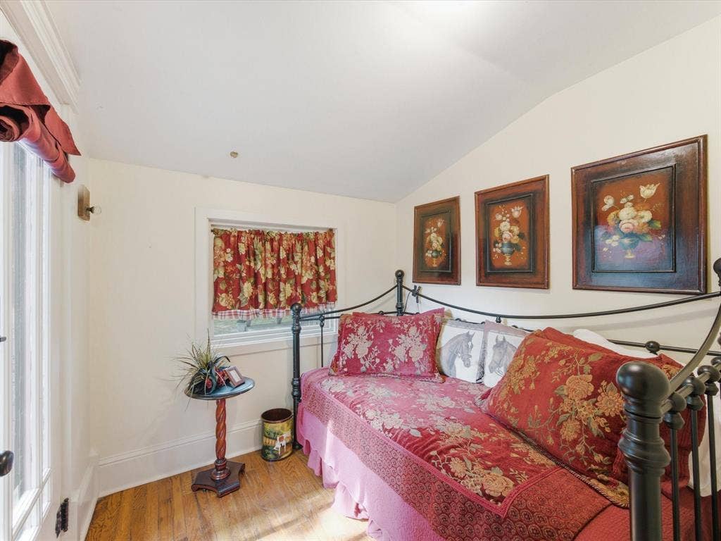 322 W Bridge Street, Granbury, TX 76048 322 W Bridge Street, Granbury, TX 76048