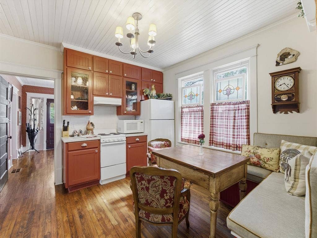 322 W Bridge Street, Granbury, TX 76048 322 W Bridge Street, Granbury, TX 76048