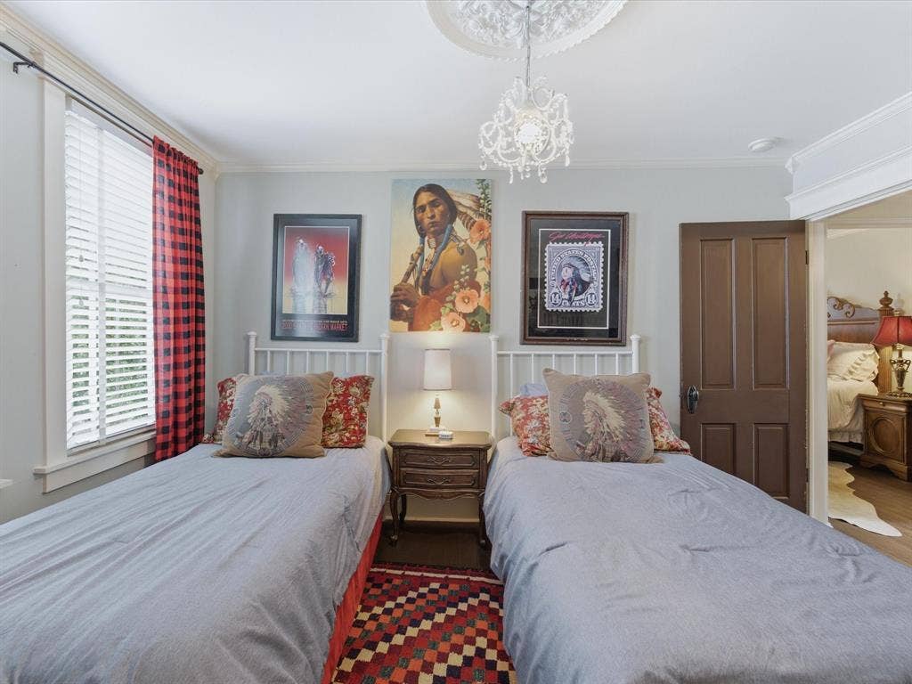 322 W Bridge Street, Granbury, TX 76048 322 W Bridge Street, Granbury, TX 76048