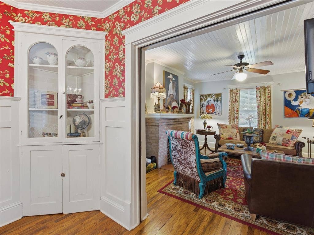 322 W Bridge Street, Granbury, TX 76048 322 W Bridge Street, Granbury, TX 76048