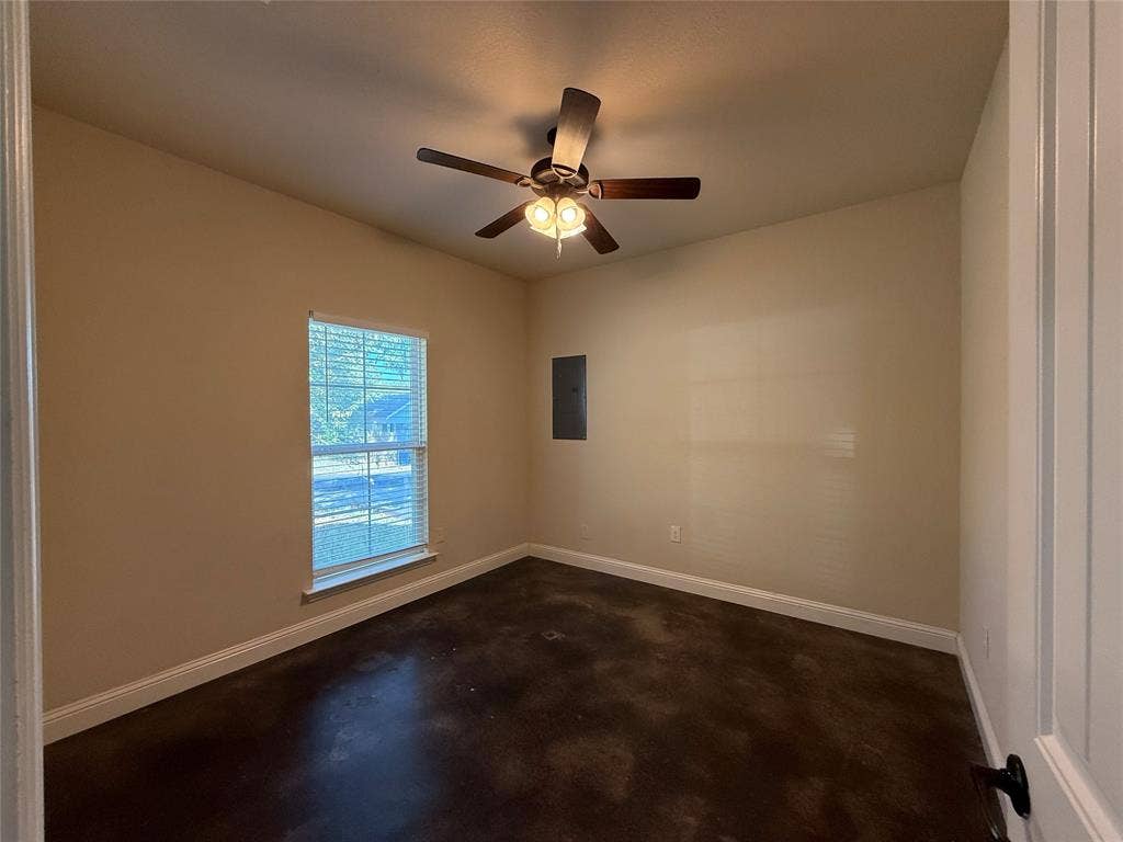 402 W Avenue C, Waxahachie, TX 75165 402 W Avenue C, Waxahachie, TX 75165