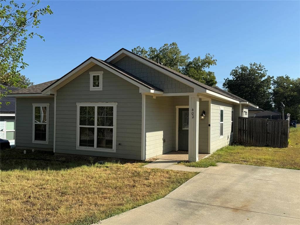 402 W Avenue C, Waxahachie, TX 75165 402 W Avenue C, Waxahachie, TX 75165