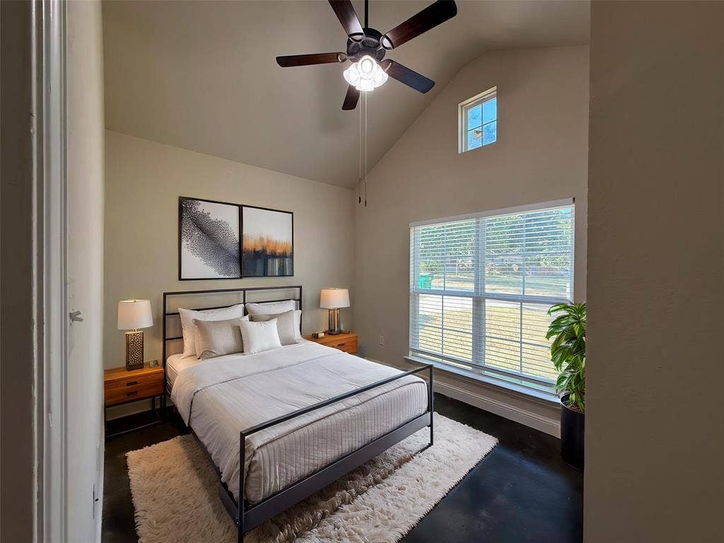 402 W Avenue C, Waxahachie, TX 75165 VIRTUAL STAGED