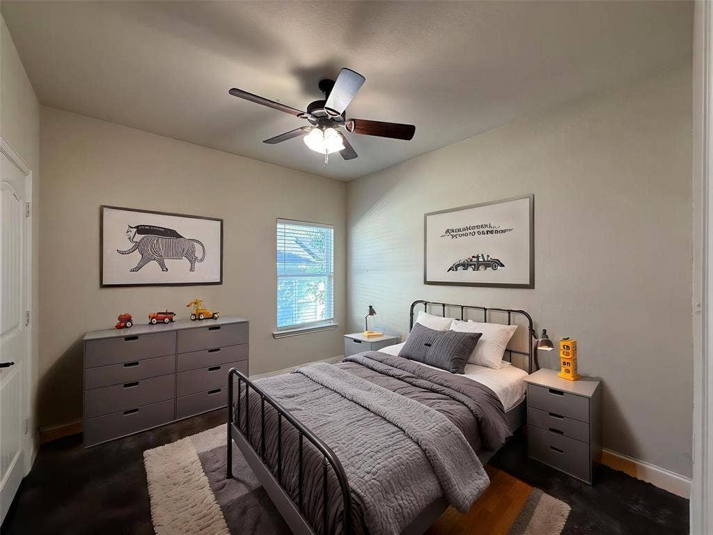 402 W Avenue C, Waxahachie, TX 75165 VIRTUAL STAGED