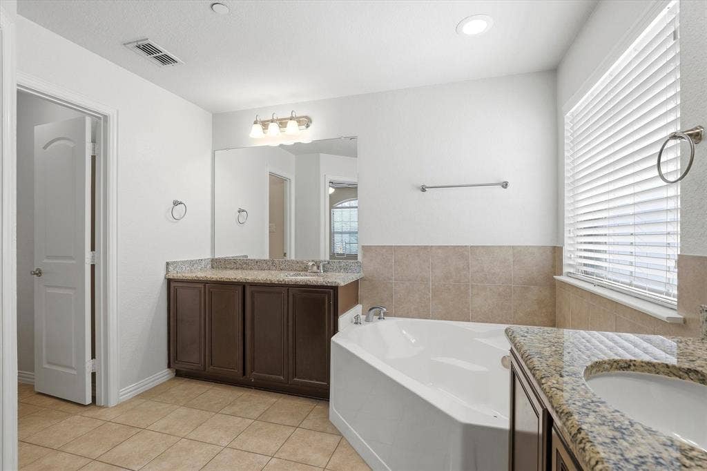 6529 Rutherford Road, Plano, TX 75023 Primary Bath View #3