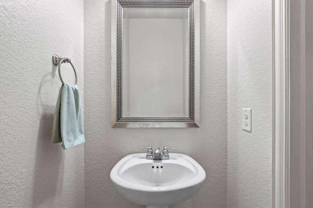 6529 Rutherford Road, Plano, TX 75023 Half Bath on the 1st Floor