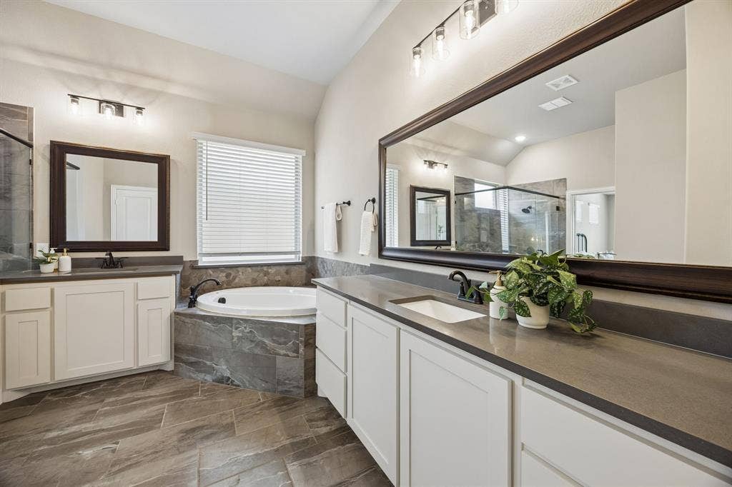 3006 Holland Lane, Midlothian, TX 76065