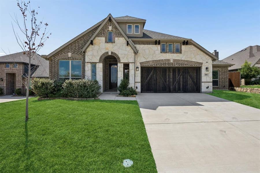 Property photo for 3006 Holland Lane, Midlothian, TX