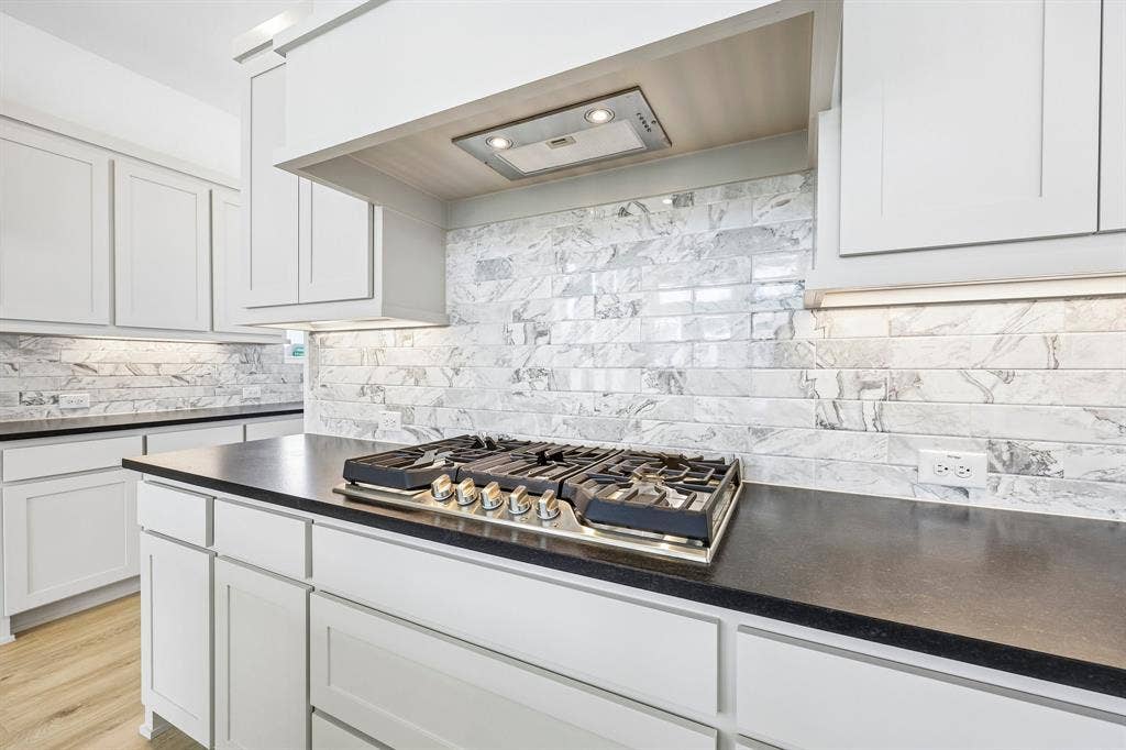 15828 Amber Street, Frisco, TX 75033 You'll love creating culinary masterpieces in this chef's dream kitchen!