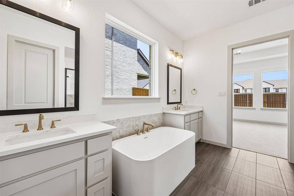 15828 Amber Street, Frisco, TX 75033 An owner's bath fit for a king and a queen!