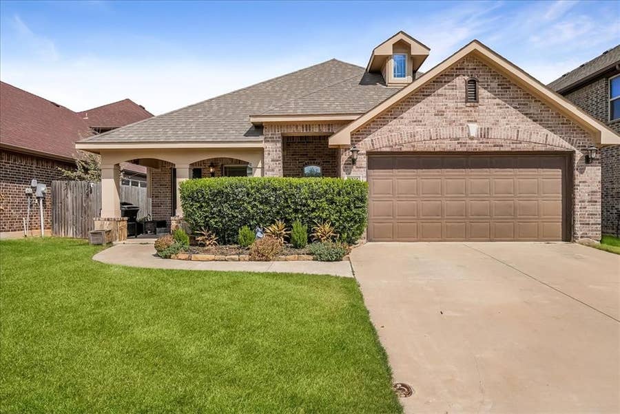 Property photo for 4332 Sweet Clover Lane, Fort Worth, TX