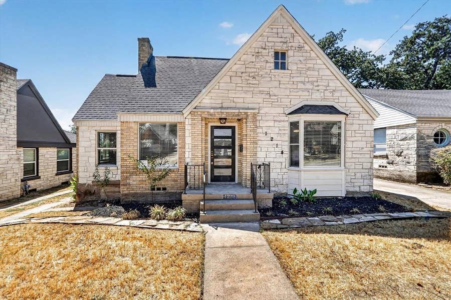 Property photo for 1214 E Waco Avenue, Dallas, TX