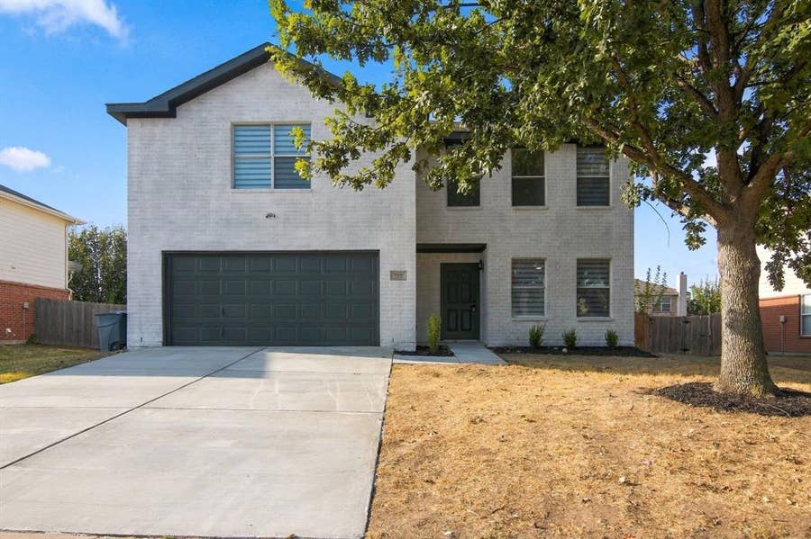 Property photo for 717 Redwing Drive, Saginaw, TX