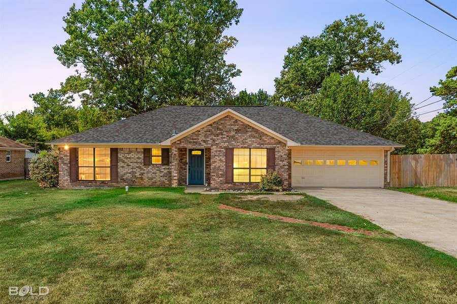 Property photo for 505 Montgomery Drive, Springhill, LA